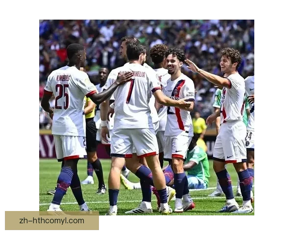 队员抱怨场地马竞坚持不换草皮